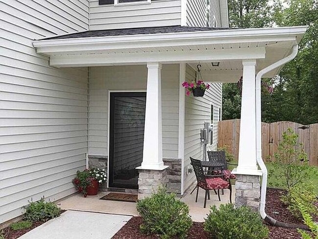 Photo - Great home in desirable neighborhood! Washer/Dryer Included!