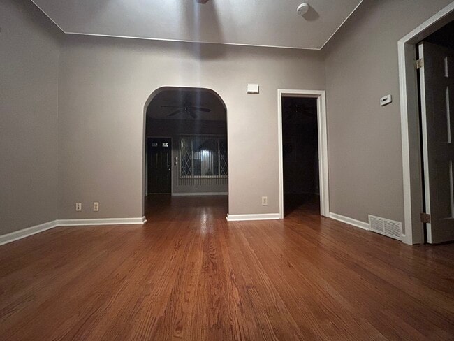 Photo - 3191 Belmont St