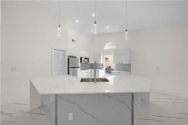 Building Photo - 3832 Sabal Springs Blvd