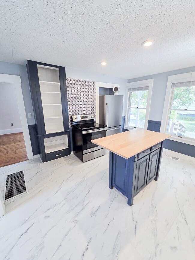 195 S Main St
