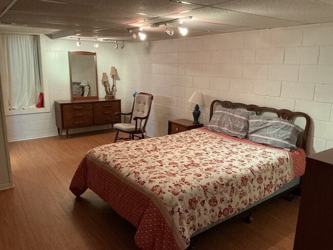 Photo - 5923 Angling Rd