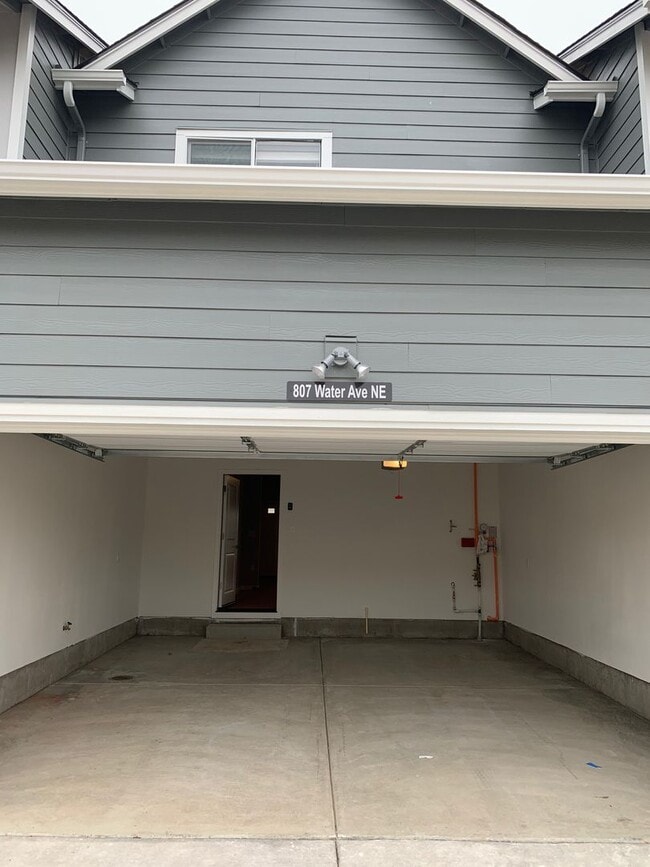 Photo - 807 NE Water Ave