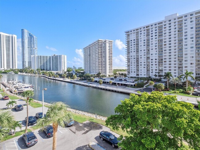 Building Photo - 400 Kings Point Dr Unit 523 Rental