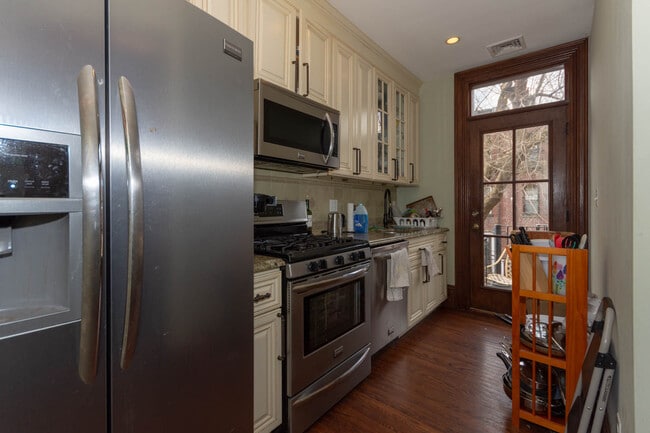 Building Photo - 12 Worthington St Unit 2