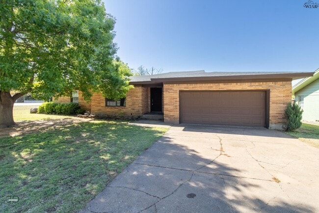 Photo - 501 W Texas Ave