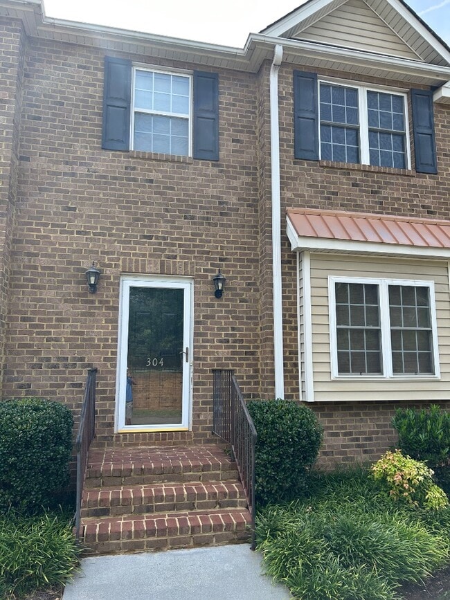 Building Photo - 1002 Enterprise Dr Rental