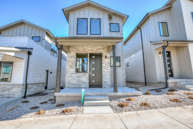 Building Photo - 819 Cherokee Dr