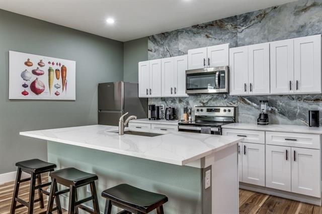 Photo - 4707 Barry Ave