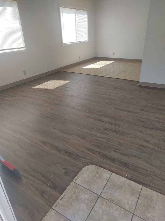 Building Photo - Located in Lakeview! Newly Renovated 3 Bedroom, 1 Bathroom Home