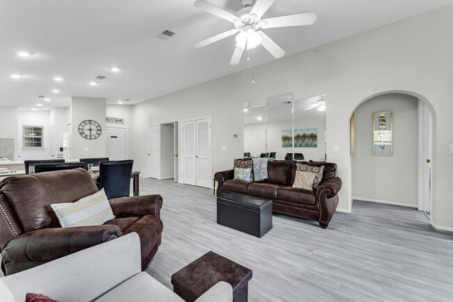 Photo - 155 W Rockford Dr Unidad ID1339980P