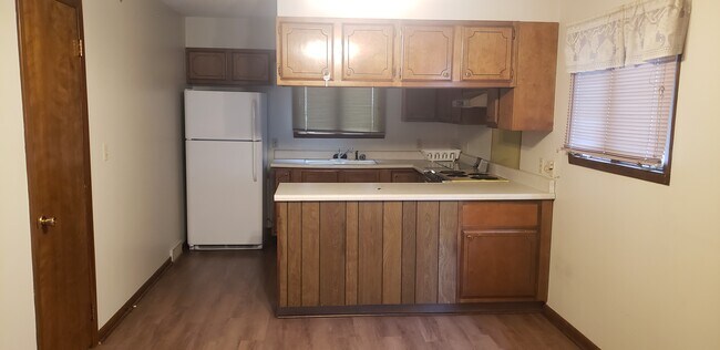 Photo - 704 S 3rd St Apartments