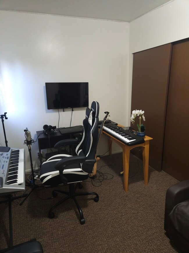 Photo - 153 W 250 N