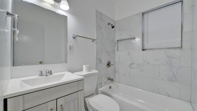 Photo - 1528 E St SE