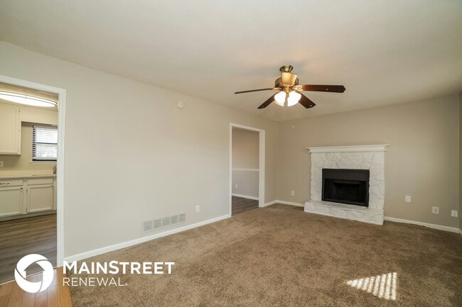 Photo - 499 Woodland St