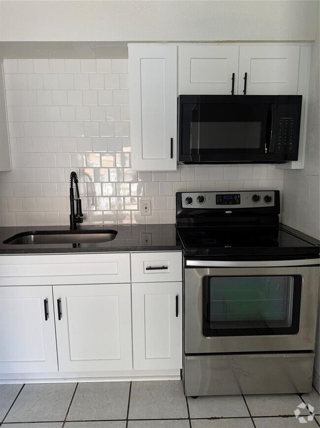 Building Photo - 6900 S 1st St Rental
