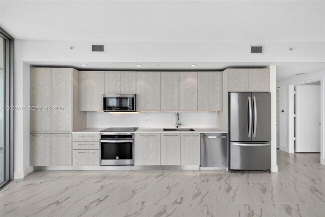 Building Photo - 2000 Metropica Wy Unit 1910