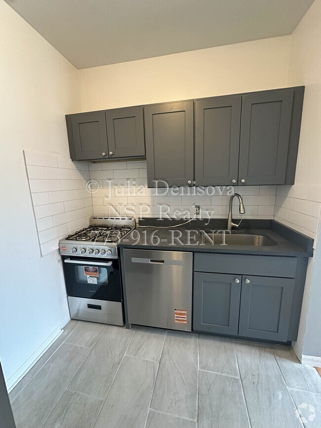 Building Photo - 1319 W Estes Ave Rental