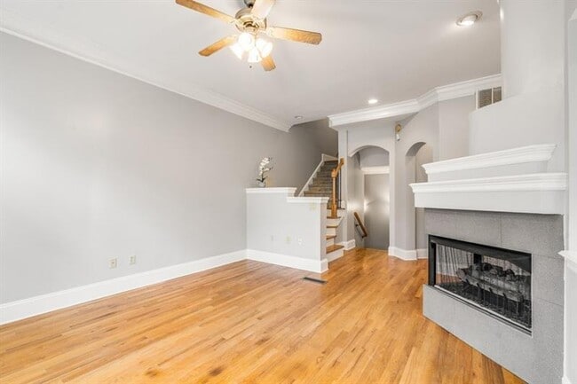 Photo - 331 Carpenter Dr NE