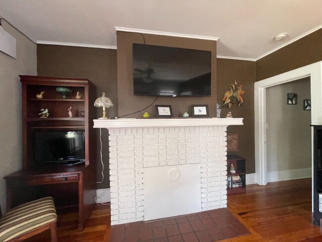 Photo - 921 Talbot Ave