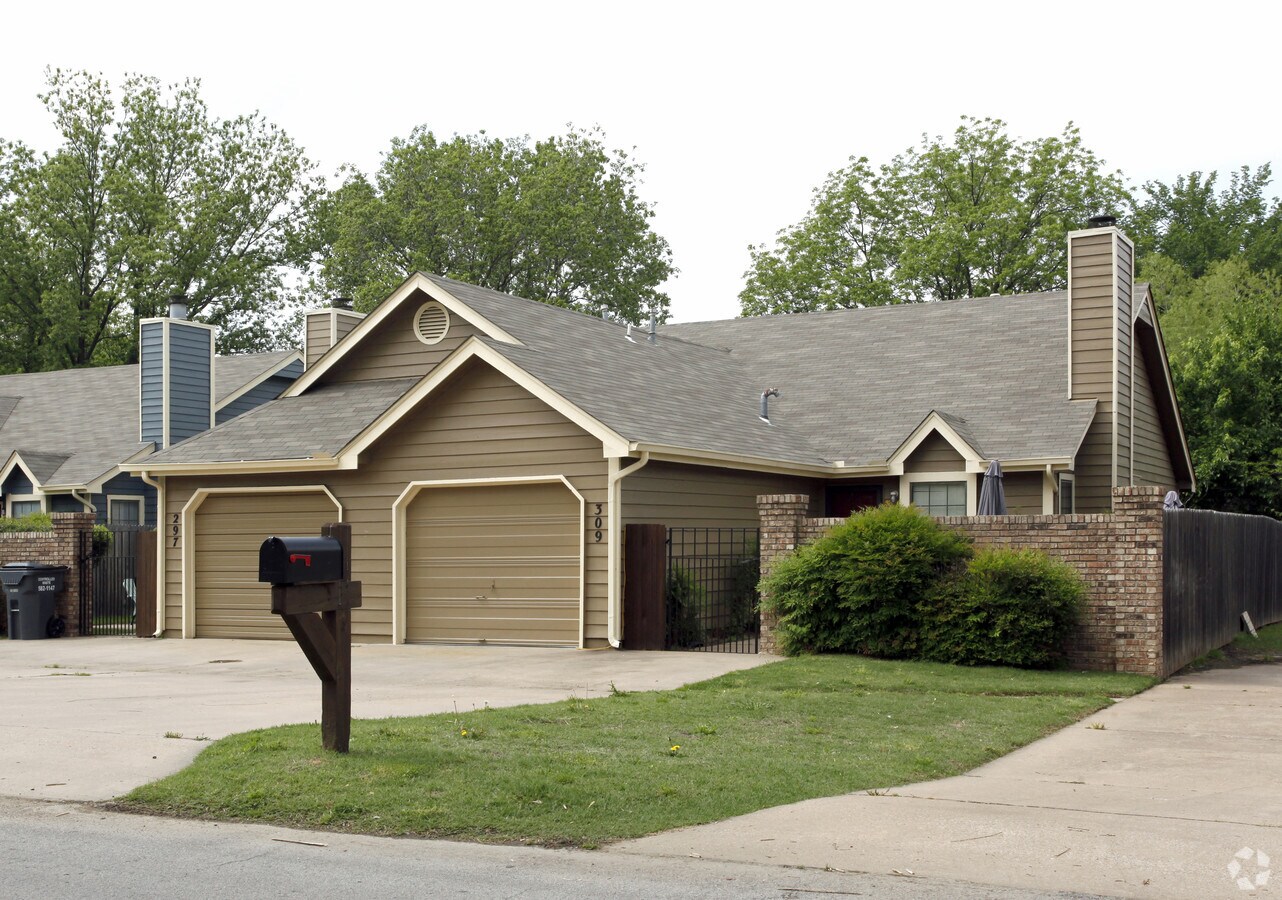 Photo - Glenpool Duplexes