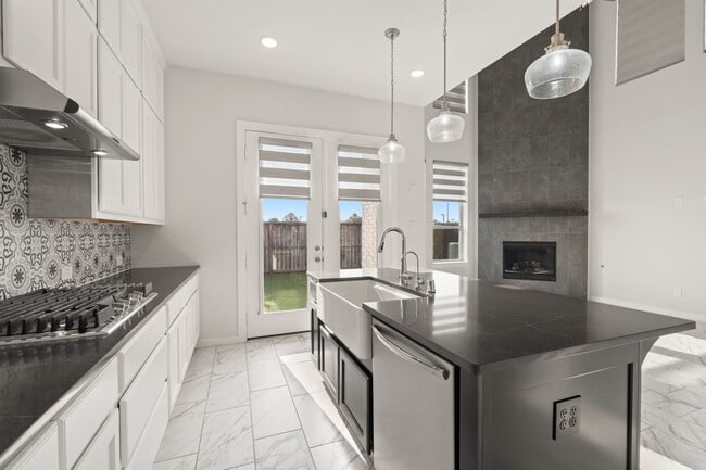 Building Photo - 6579 Scarlet Pond Ln