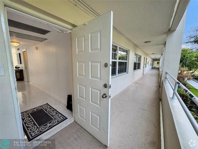 Building Photo - 535 Oaks Dr Unit 209 Rental
