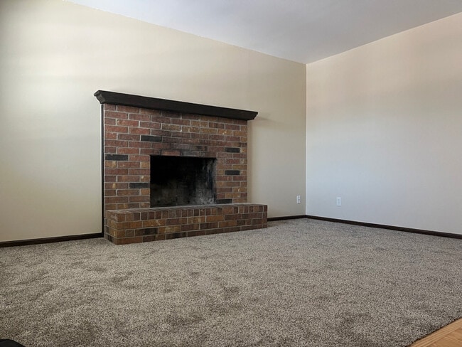 Photo - 8905 Haskins St