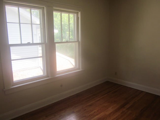 Photo - 2872 Indianola Ave