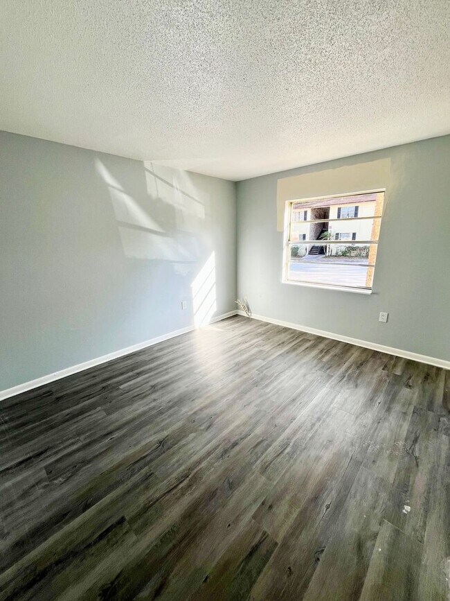 Photo - 927 N Iowa Ave Unit 927 N. Iowa C - 23