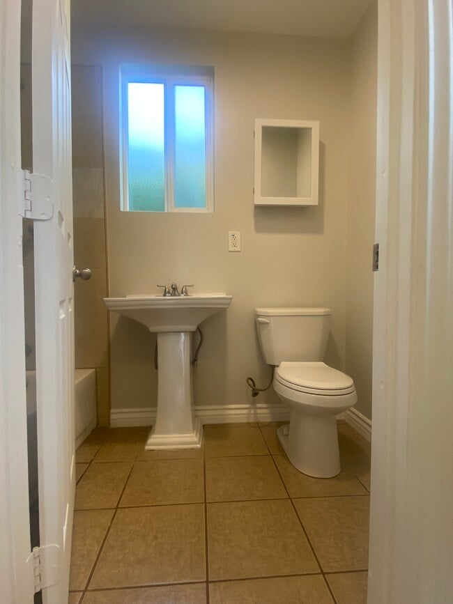 Photo - 834 W 106th St