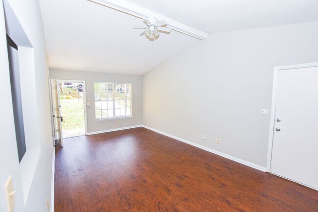 Photo - Single Family Home 3BR / 1BA