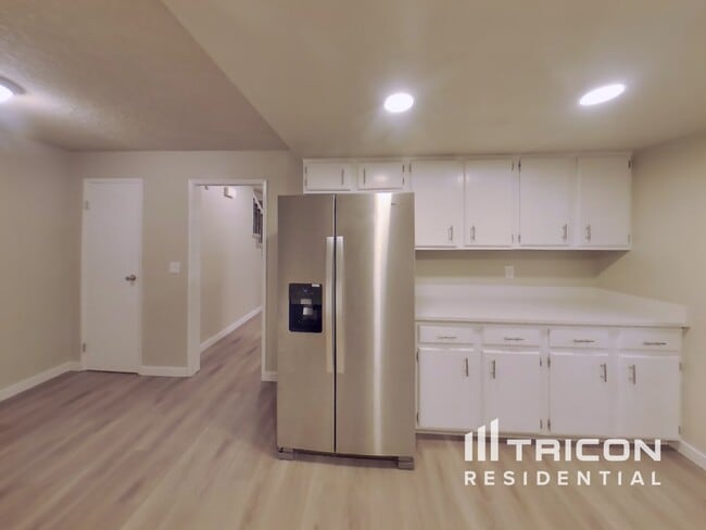 Photo - 787 NE Pinecrest Dr