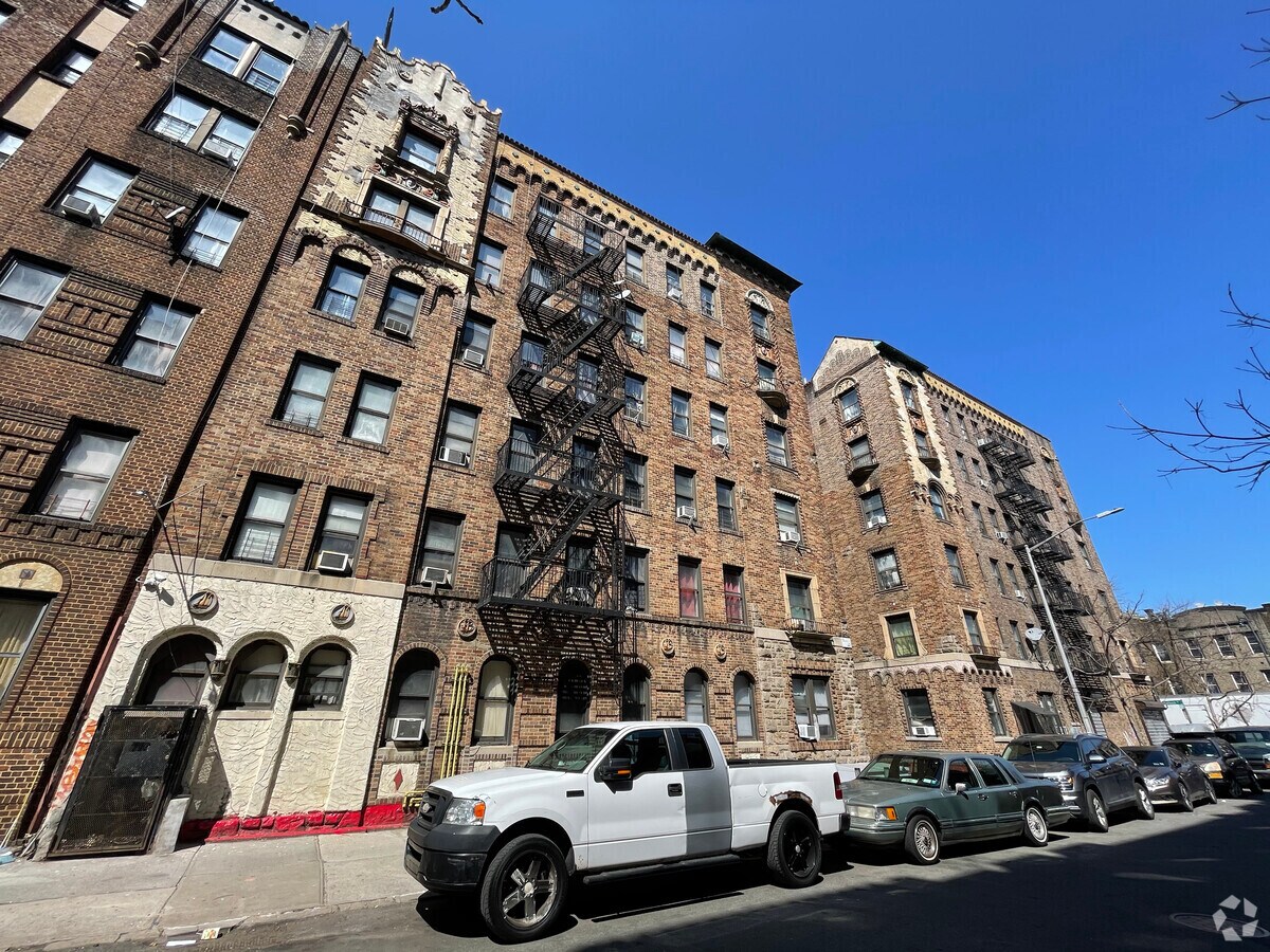 Photo - 2121 Westbury Ct Apartments