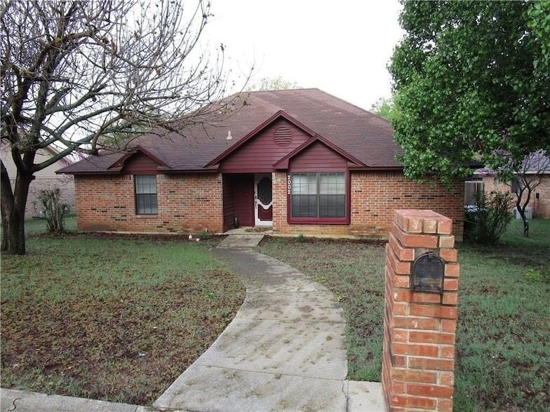 Photo - 2002 Camellia St