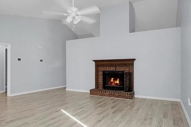 Photo - 1084 Willowood Ave