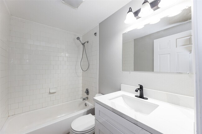 Photo - 1505 Brazos St