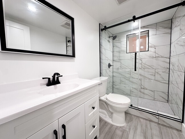 Photo - 514 1/2-3022 W 21st St