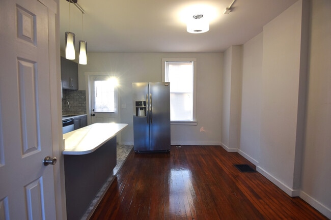 Photo - 1487-1499 Hamlet St