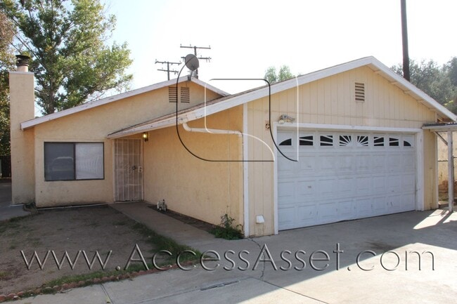 Building Photo - 33150 Esther St Unit 1