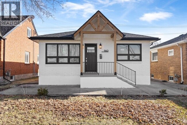 Photo - 960 Janette Ave