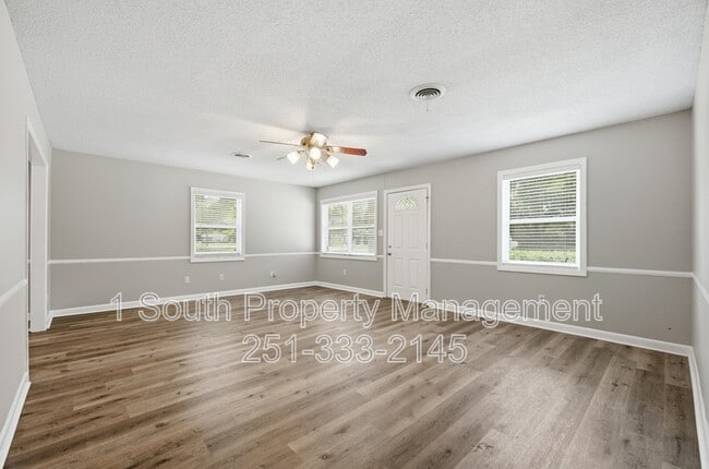 Photo - 1906 Elaine Ave