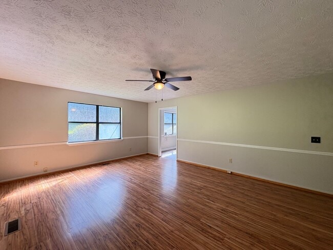 901 Locke Dr