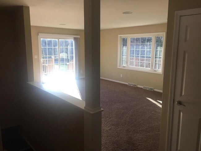 Building Photo - 912 Hawthorne Dr Unit 912