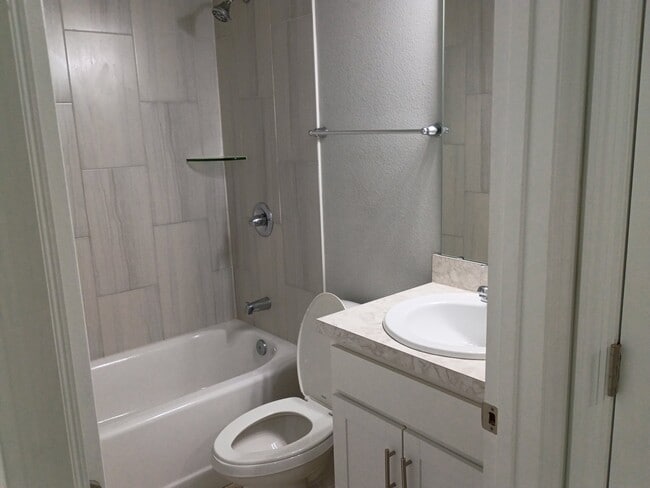 Photo - 216 Center St