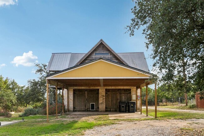 Building Photo - 24369 Bingham Creek Rd Unit 11