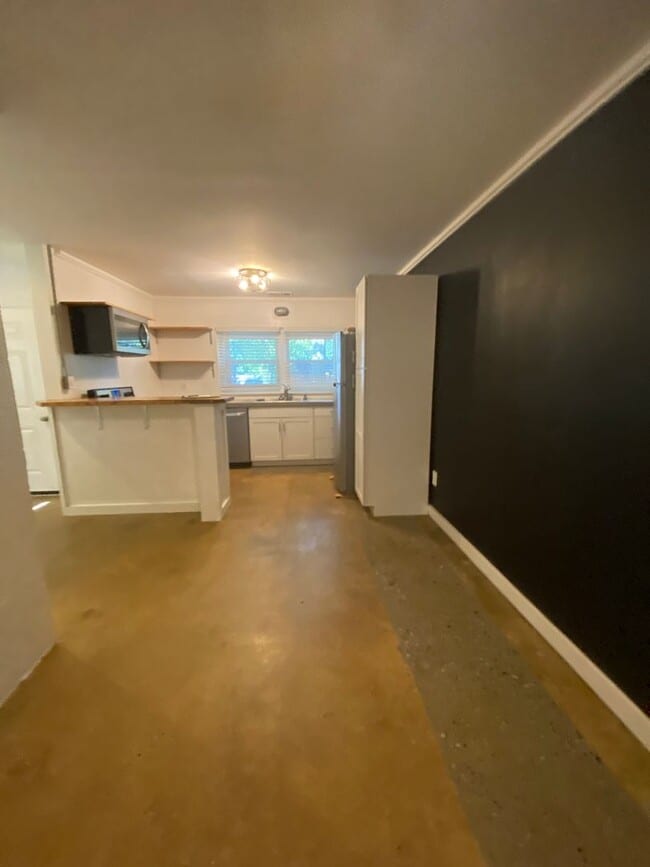 Photo - 170 Griffeth St Unit B