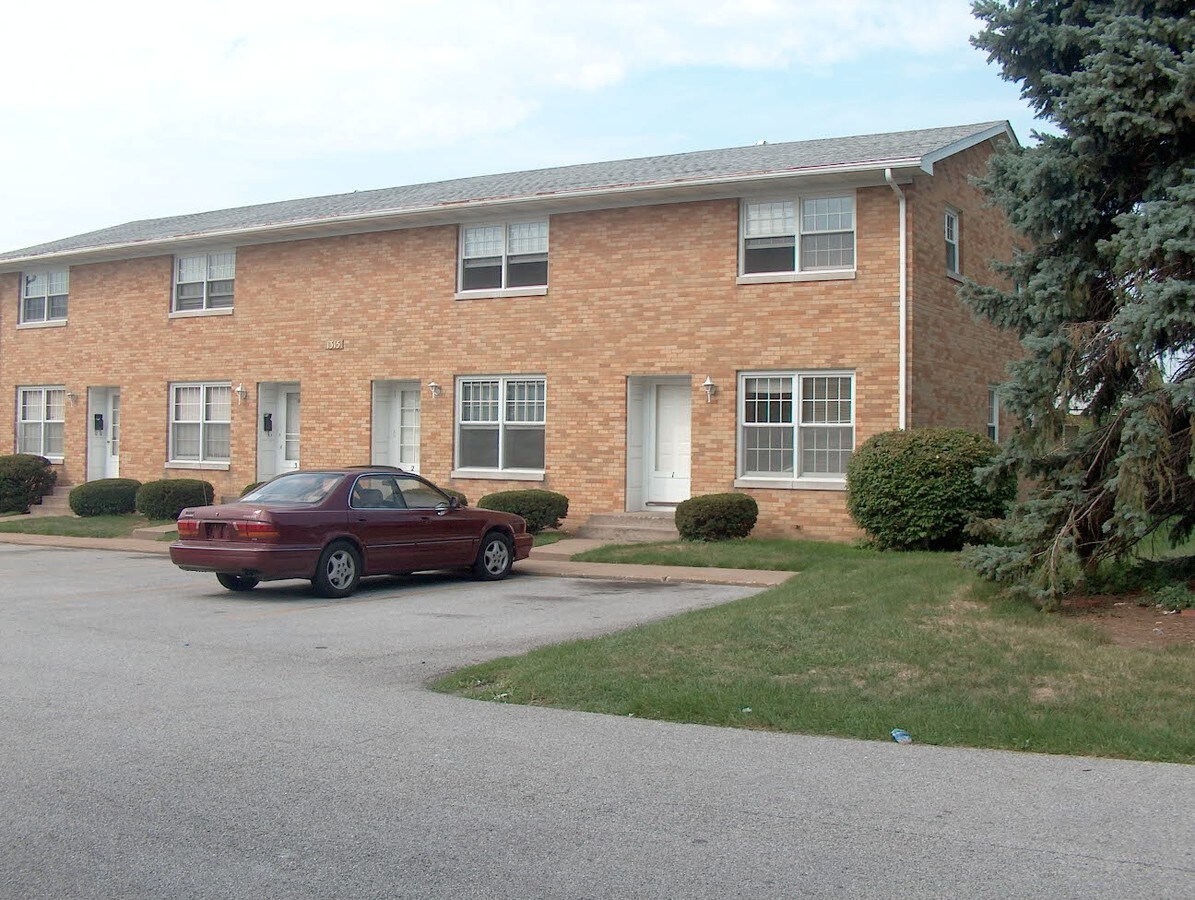 Photo - 1315-1321 E 39th St Apartments