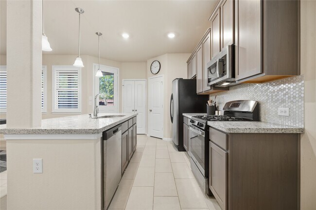 Photo - 7335 Hinsdale Dr