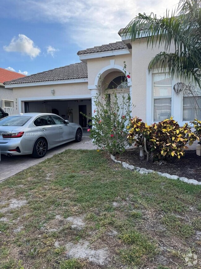 Building Photo - 3055 El Camino Real Rental