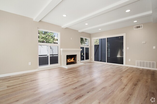 Building Photo - Renovated Townhome | Amazing South Coast M...